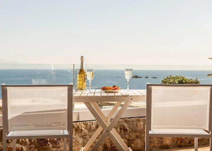 Beachfront House 50m From The Villa